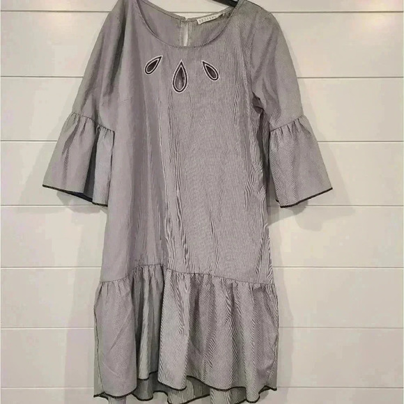 Cute dress - Picture 1 of 5